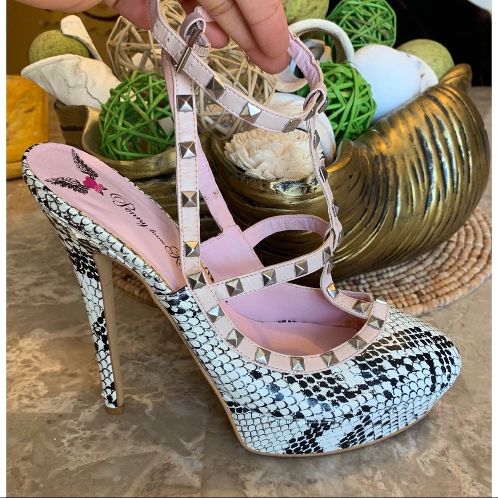 Snake skin studded pumps. Size 8.5
